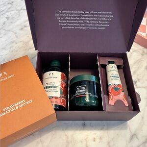 The Body Shop Strawberry Scented Trio